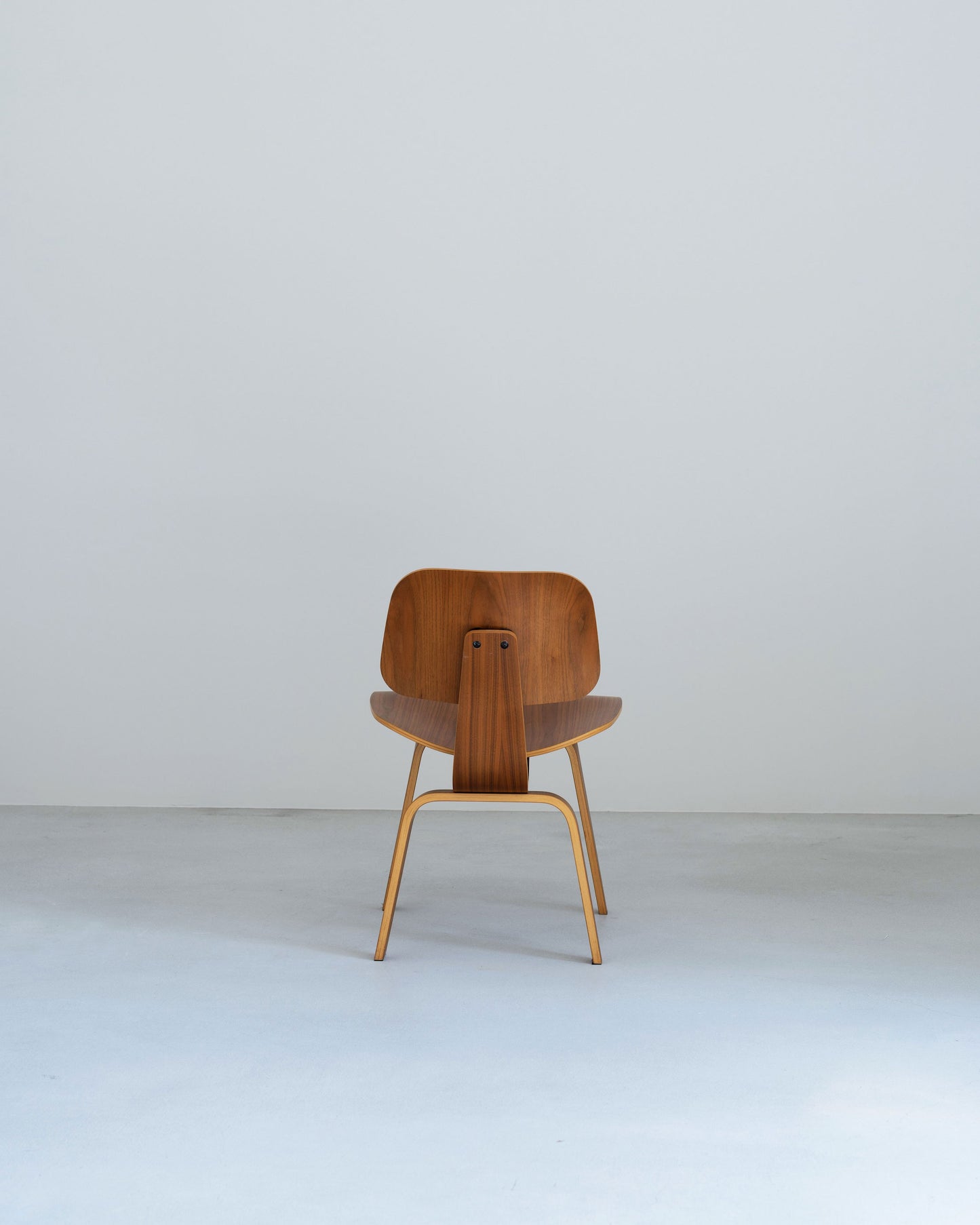 Charles & Ray Eames  plywood dining chair