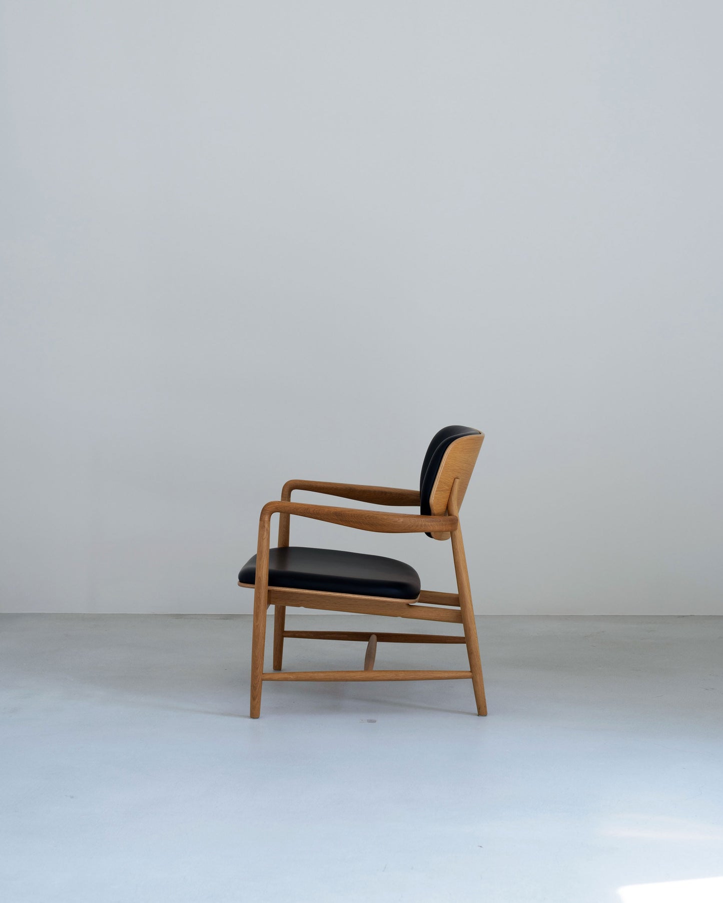 MEGRO lounge chair