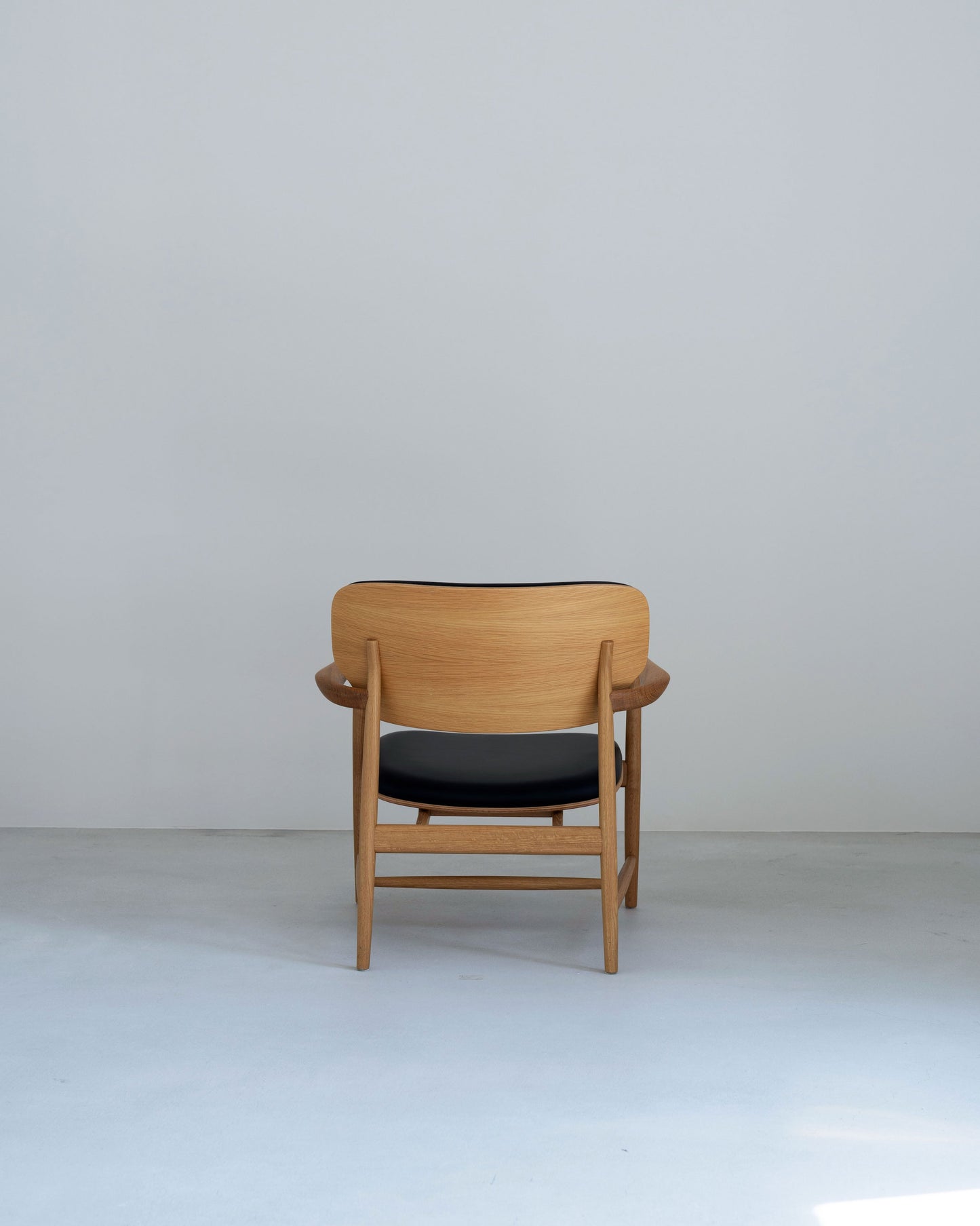MEGRO lounge chair